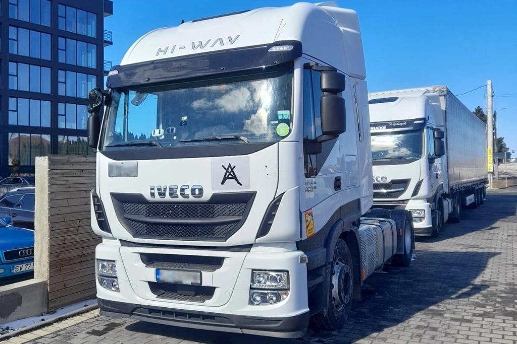 camioane Iveco apartinand firmei Frank Sinatra Srl