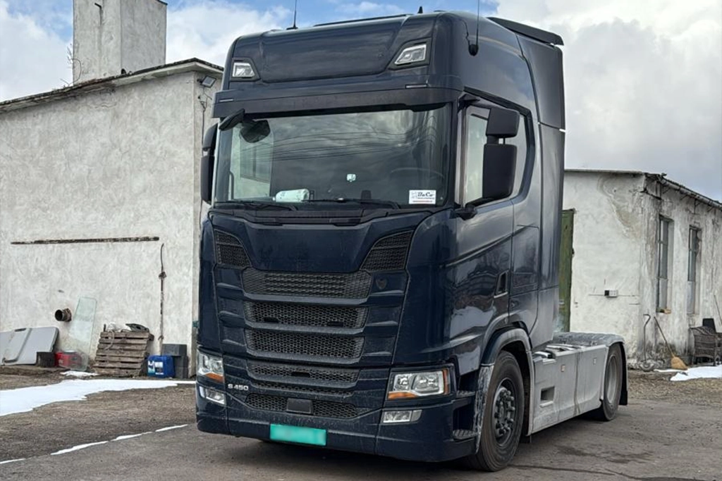 camion Scania pregatit de transport international
