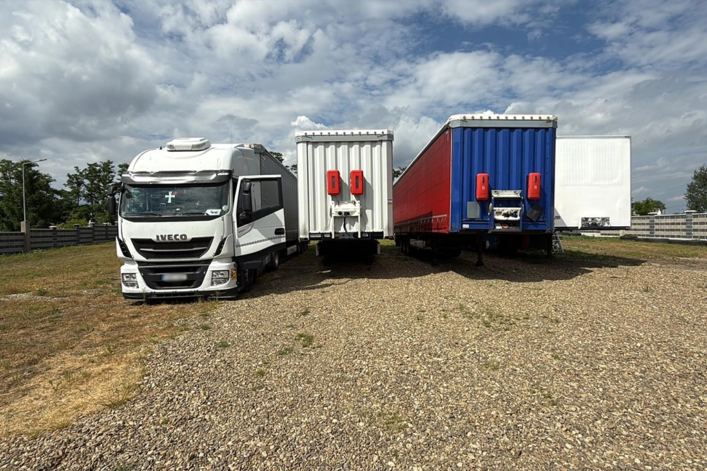 camioane si semiremorci pentru transporturl marfurilor generale